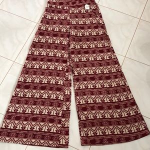 Wide legged pants with tag